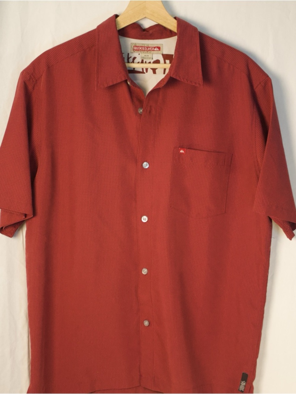 Quiksilver Men’s Short Sleeve Button-Down Shirt in Rust Red